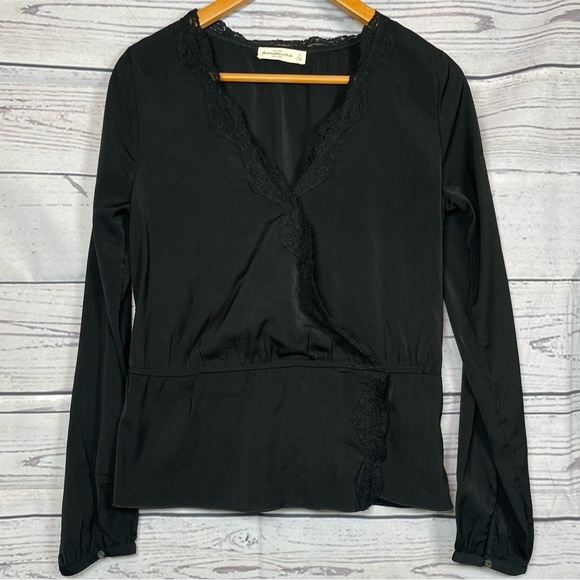 Abercrombie & Fitch Tops - Abercrombie & Fitch Women’s Top Blouse Faux wrap size S
Black long sleeve